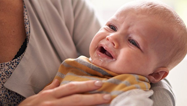 Cha mẹ cần chú ý khi bé bị nôn trớ quá nhiều 