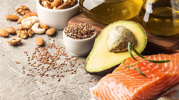 1 trong 3 cách chữa viêm bờ mi mắt tại nhà là bổ sung Omega 3