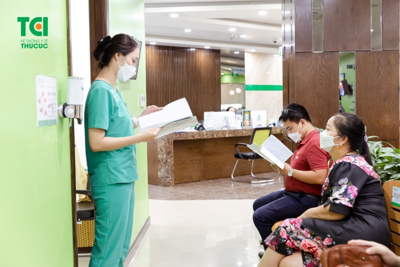 Đội ngũ nhân viên y tế TCI luôn tận tình với khách hàng