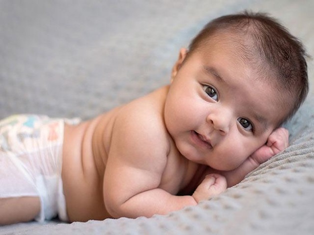 khám sức khỏe cho trẻ sơ sinh