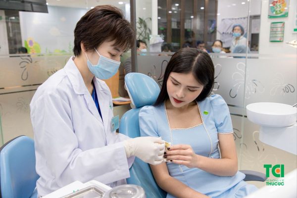 Có nên dán sứ veneer không còn phụ thuộc vào nhu cầu, tình trạng sức khoẻ răng miệng và điều kiện tài chính...