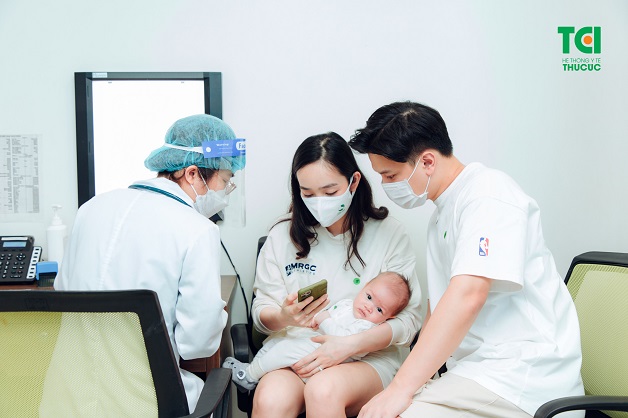 Cha mẹ nên chủ động đặt lịch thăm khám cho bé