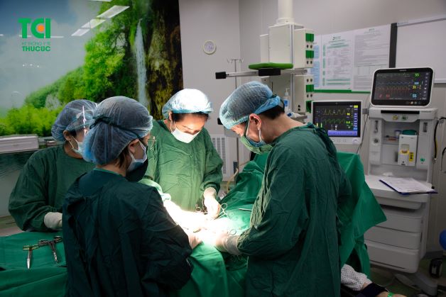 Phẫu thuật loại bỏ thai ngoài tử cung tại Bệnh viện Đa khoa Quốc tế Thu Cúc