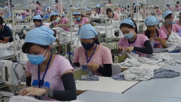 Thơ may, lái xe đường dài, nhân viên văn phòng,...có nguy cơ bị hội chứng đường hầm cổ tay cao