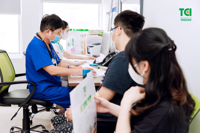 Đội ngũ nhân viên y tế, lễ tân, điều hướng chuyên nghiệp