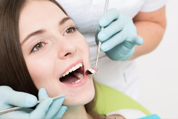 Lấy vôi răng có đau không phụ thuộc vào phương pháp và kỹ thuật của bác sĩ thực hiện