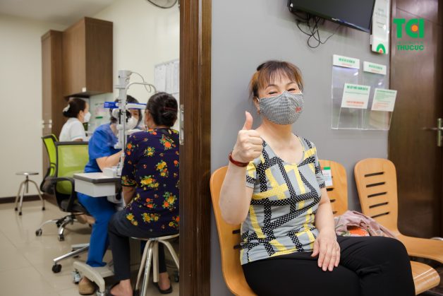 Thăm khám và điều trị tại các cơ sở y tế chuyên khoa mắt sớm để tình trạng lác dễ được cải thiện
