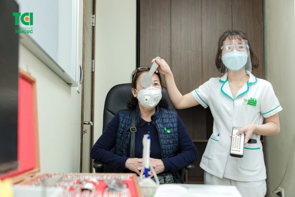 Thủy tinh thể bị đục gây suy giảm thị lực và ảnh hưởng lớn tới sinh hoạt của người bệnh