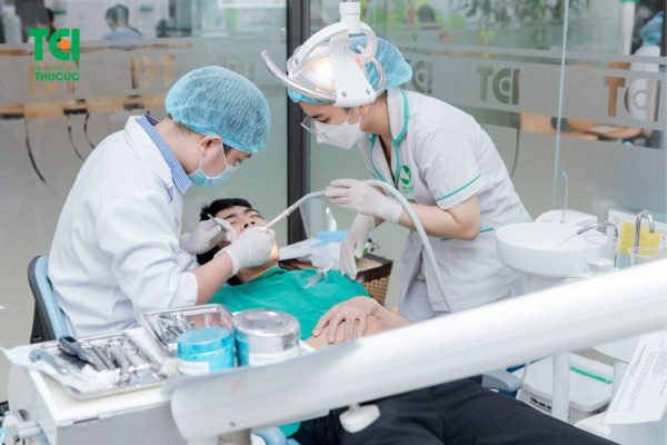 Lựa chọn cơ sở nha khoa uy tín khi nhổ răng khôn để đảm bảo an toàn, tránh biến chứng
