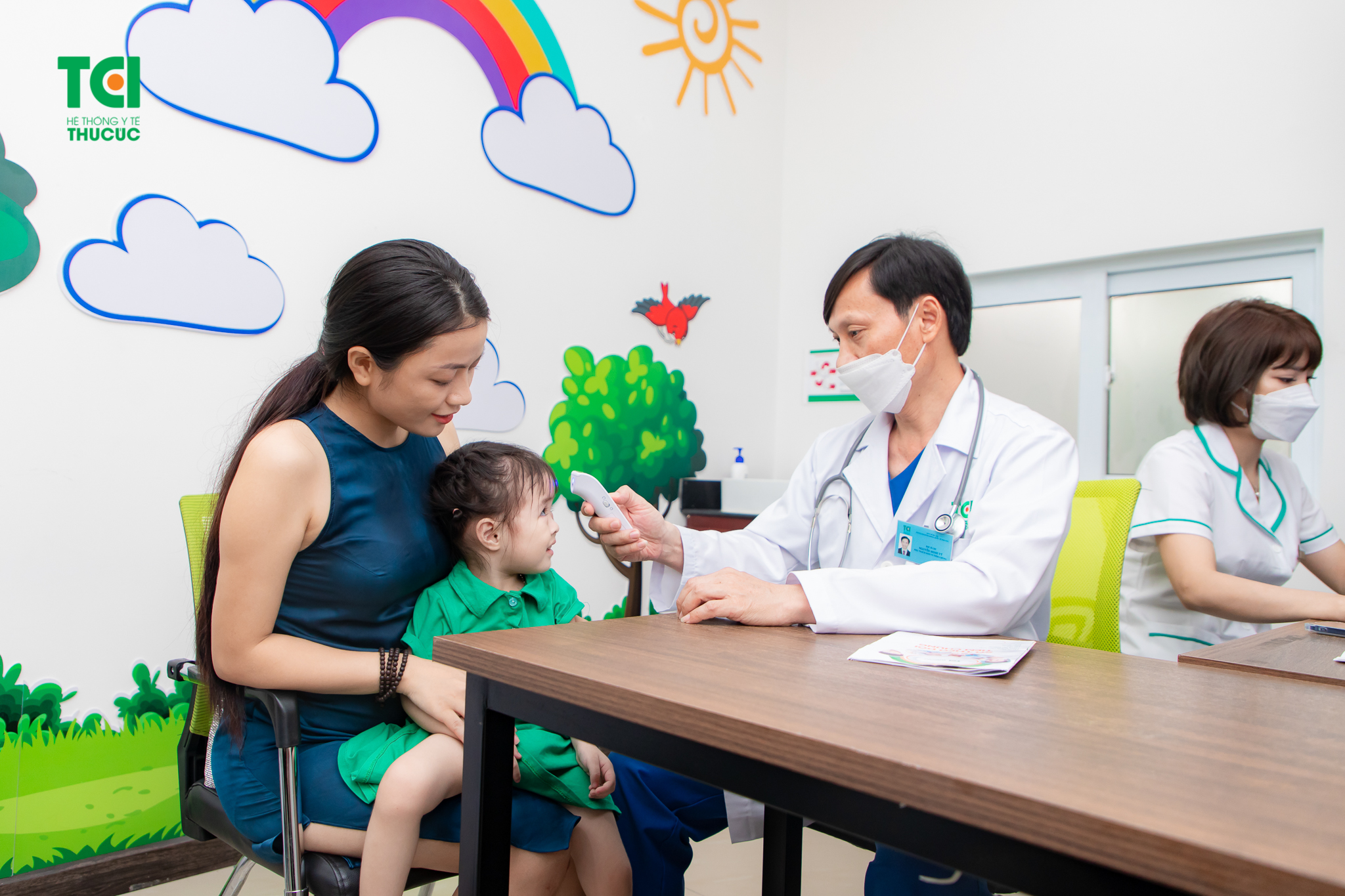 Sau khi tiêm cần ở lại nơi tiêm 1 tiếng để theo dõi phản ứng sau tiêm.