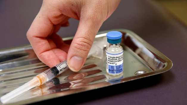 Tiêm phòng sởi quai bị rubella cho người lớn