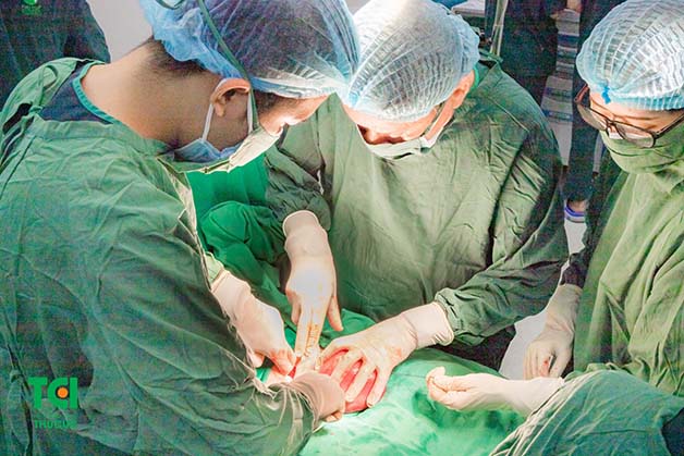 Để khắc phục u xơ tử cung nằm dưới niêm mạc, chị em có thể được chỉ định điều trị nội khoa hoặc ngoại khoa tùy theo kích thước, mức độ ảnh hưởng của khối u và thể trạng, cơ địa của bản thân