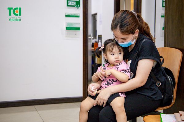 Viêm kết mạc sơ sinh