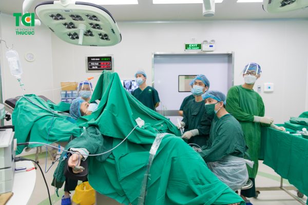 tán sỏi thận ngược dòng