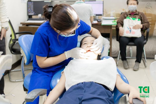 dính thắng lưỡi ở trẻ
