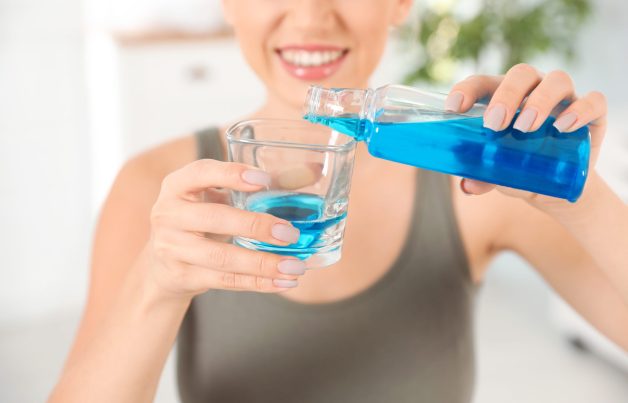 Trung hòa sulphur dễ bay hơi bằng nước súc miệng chứa ion kim loại và các chất oxy hóa