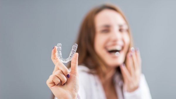 Invisalign là loại niềng nổi tiếng hàng đầu về chất lượng cũng như hiệu quả chỉnh nha mang lại
