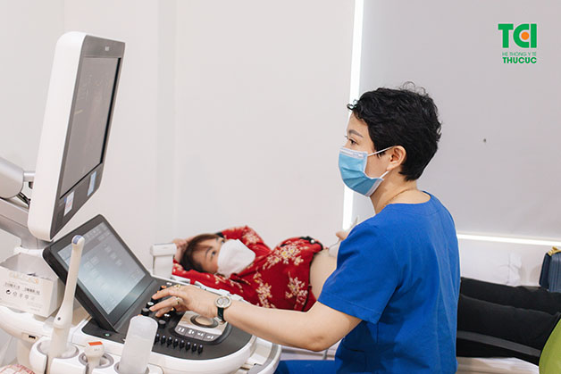 Bị buồng trứng đa nang, rối loạn kinh nguyệt, chị em cần kiểm tra sức khỏe phụ khoa để có biện pháp cải thiện sớm