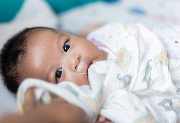 Trào ngược dạ dày ở trẻ có biểu hiện gì