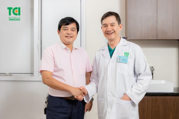 bác sĩ chuyên môn điều trị kỹ thuật tán sỏi ngoài cơ thể 