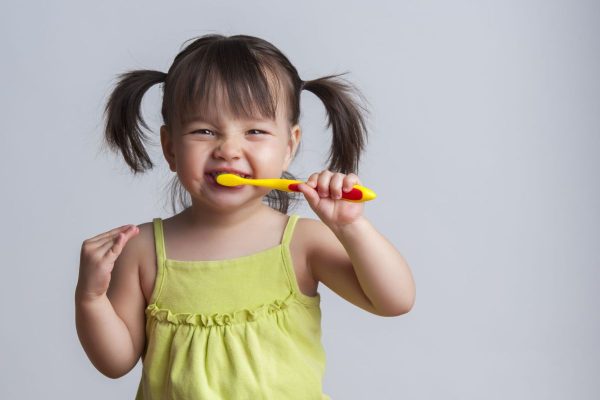 Sử dụng kem đánh răng chuyên dụng dành cho trẻ, lượng kem vừa phải