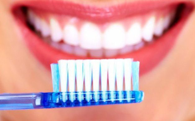 Để phòng tránh chân răng chảy mủ cần vệ sinh răng miệng cẩn thận