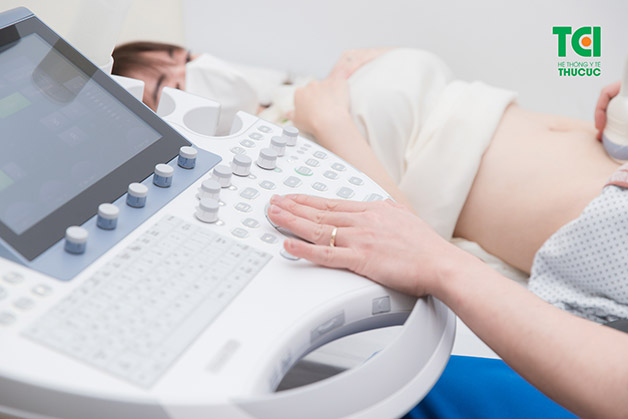 Sau khoảng 15 ngày từ khi dùng que thử thai, chị em có thể siêu âm để xác định bản thân đã mang thai chưa, vị trí thai làm tổ như thế nào