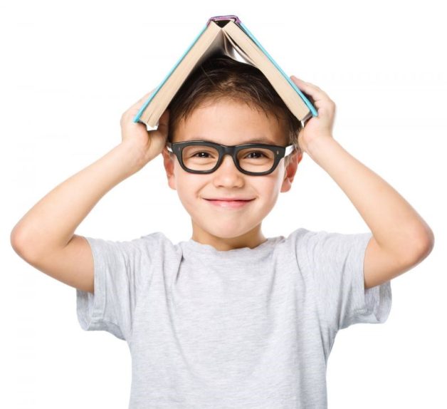 Chú ý khi đo cắt kính cận cho trẻ em