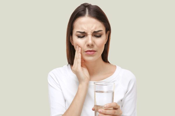 Hàn răng xong bị đau có thể do nha khoa sử dụng chất trám kém chất lượng, không rõ nguồn gốc