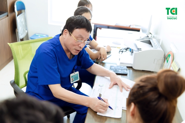 Hiện tượng rong kinh ra máu đen - bác sĩ sẽ chỉ định cho người bệnh sử dụng phương pháp điều trị phù hợp