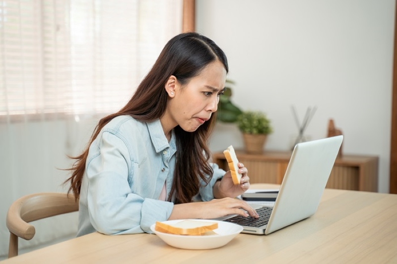 Hành vi ăn uống không tốt cho sức khỏe của giới trẻ