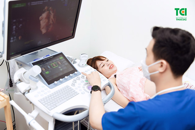 Ở tuần 26, thai nhi đã phát triển gần như toàn diện và mẹ có thể tiến hành thăm khám, sàng lọc tình trạng của bé khá chi tiết từ giờ