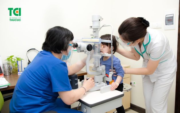 dấu hiệu u nguyên bào võng mạc