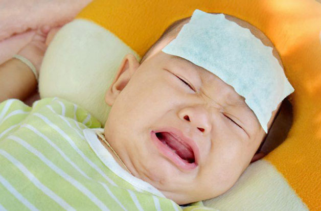 Trẻ mọc răng sốt cao 40 độ