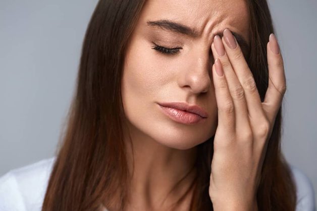Khi điều trị bằng hóa chất, không được chạm hoặc chủ động bóc ban vàng