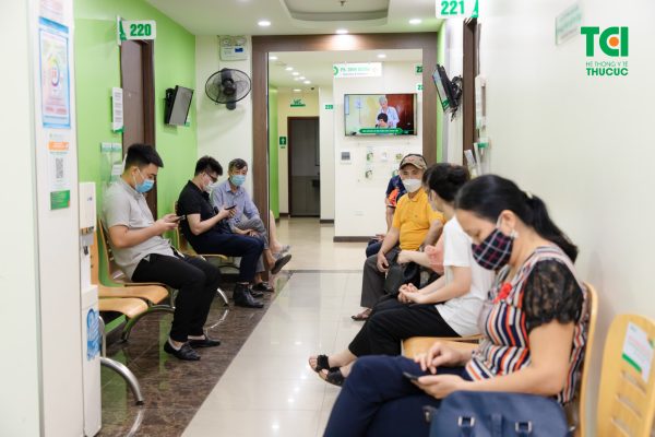 chỉ định tán sỏi nội soi ngược dòng giúp người bệnh tiết kiệm thời gian, chi phí
