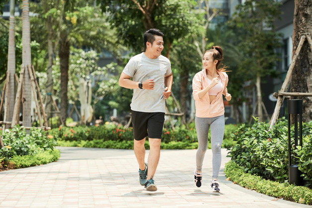 Tập luyện thể dục, thể thao mỗi ngày, giúp cơ thể thoải mái, thư giãn, lưu thông máu tốt hơn, tránh lo lắng căng thẳng, giúp bạn ngủ ngon hơn.