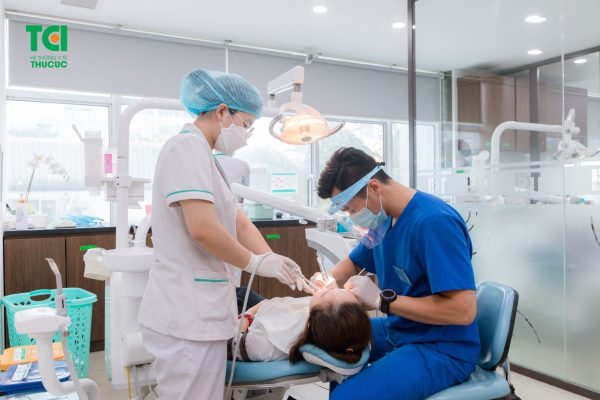 Lấy cao răng nên được thực hiện định kỳ hoặc theo khuyến cáo của bác sĩ nha khoa