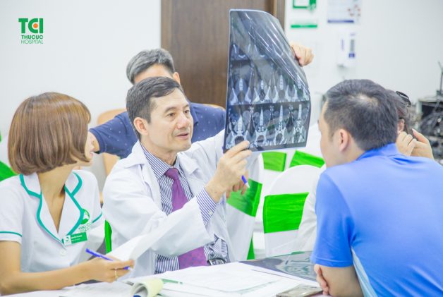 Tán sỏi qua nội soi niệu quản ngược dòng, không mổ