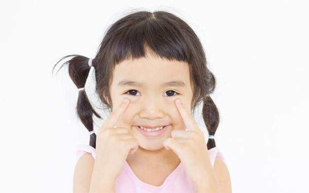 mắt lé kim