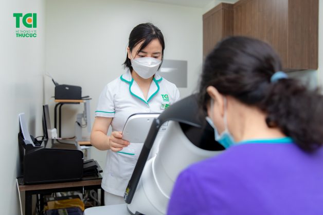Xuất huyết dịch kính có chữa được không?