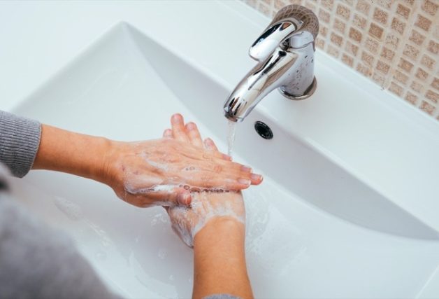 Để phòng tránh tay chân miệng rửa tay sạch sẽ nhiều lần trong ngày là cần thiết