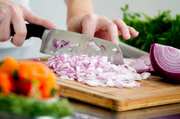 Thức ăn nên được thái nhỏ và nấu chín kỹ để giảm áp lực lên dạ dày