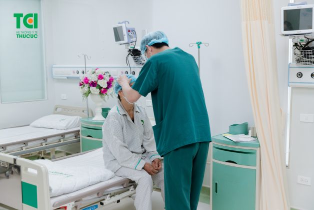 phẫu thuật điều trị bệnh viêm loét giác mạc