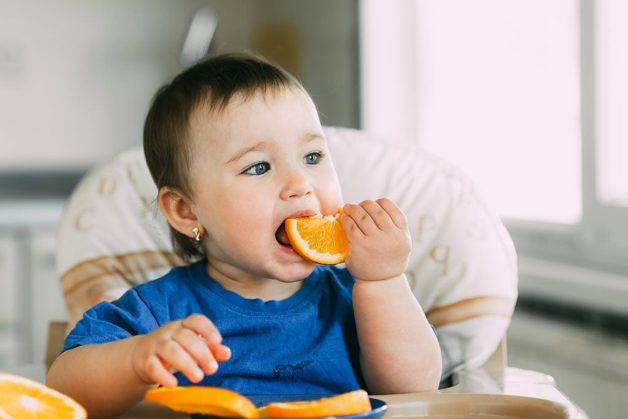 Trẻ dính thắng lưỡi nhẹ và trung bình vẫn ăn uống bình thường
