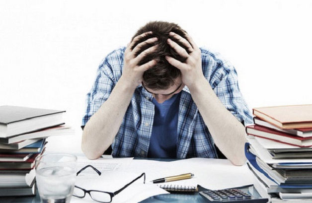 Mất ngủ kéo dài khiến người trẻ dễ mất tập trung trong công việc và ảnh hưởng đến sức khỏe