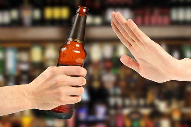 phòng ngừa đột quỵ ở giới trẻ bằng cách không nên uống bia, rượu, đồ uống có cồn
