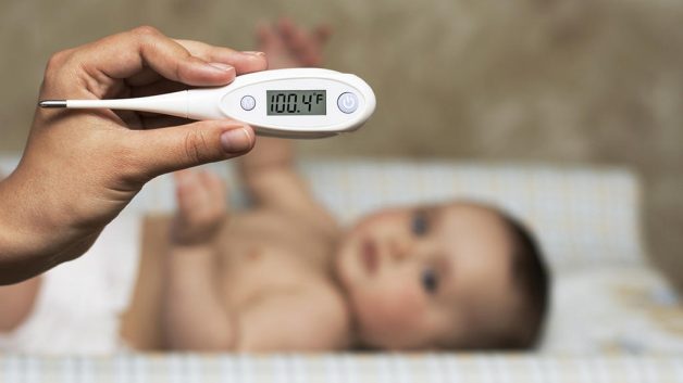 Trẻ tiêu chảy cấp có thể bị sốt