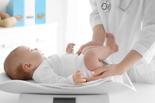 Có nên cho trẻ sơ sinh đi khám tổng quát