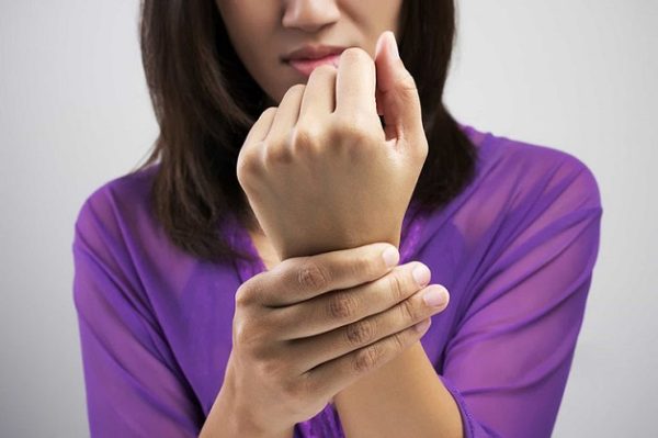 Bác sĩ Thu Cúc TCI chẩn đoán hội chứng ống cổ tay
